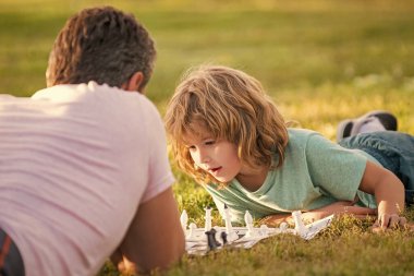 Ebeveynlik ve çocukluk. Şah mat. Birlikte vakit geçirmek. stratejik ve taktiksel.