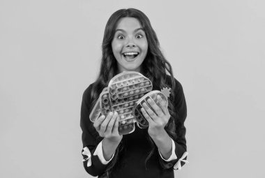 Mutlu çocuk elinde bir sürü patlatır ya da popit silikon duyusal oyuncaklar, mutlu bir çocukluk