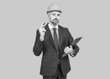 Kendine güvenen iş adamı klasörü. Kontratı imzalıyorum. Notlar alan başarılı bir adam..