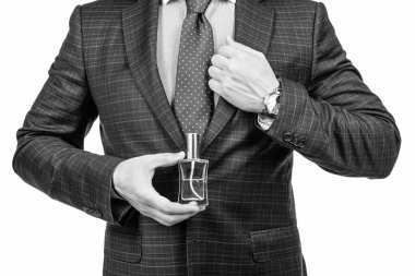 Kırpılmış adam, beyaz şişeyi izole etti. Hijyen ve kişisel bakım. Yetiştirme ürünü