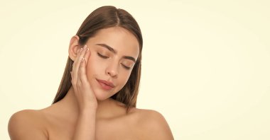 Günlük alışkanlık ve kişisel bakım. Cilt güzelliği. kopyalama alanı. pürüzsüz ve yumuşak kadın teni.