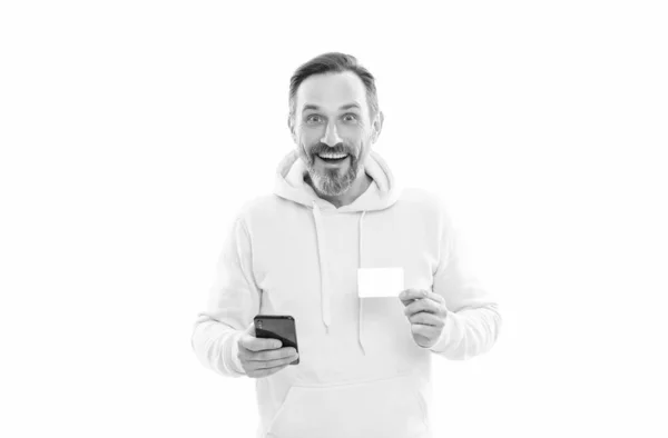 Online vásárlás. érett boldog férfi csevegés telefonon online. végzős srác SMS-ezés és üzenetküldés — Stock Fotó
