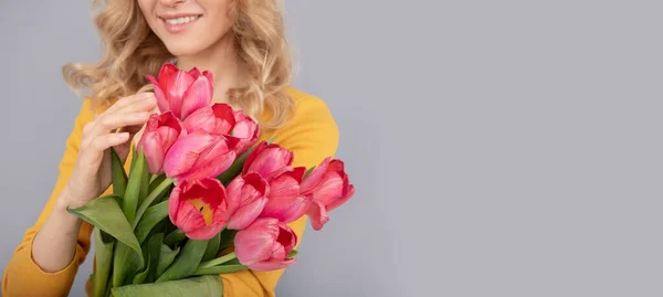 Cropped smiling woman with tulips. lady hold flowers for spring holiday. girl with bouquet — Stok fotoğraf