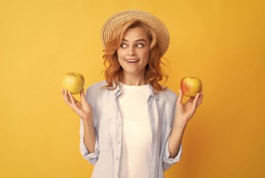 Doğal organik taze elma. sağlıklı bir hayat. diyet ve cilt güzelliği. Diş bakımı. Öğle yemeği molası.