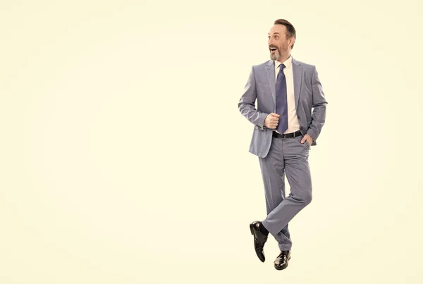 Surprised grizzled ceo in businesslike suit full length isolated on white copy space, businessperson — Stock Photo, Image