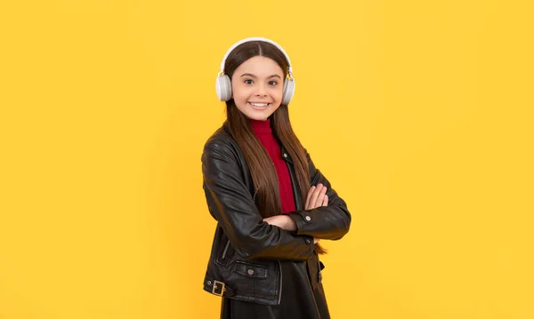 Wireless headset device accessory. new technology. childhood development. — Stock Photo, Image