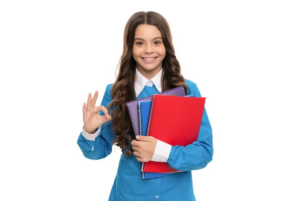 Ok. Menina adolescente feliz com notebook. de volta à escola. criança pronta para estudar. desenvolvimento infantil. — Fotografia de Stock