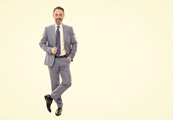 Happy grizzled businessman in suit full length isolated on white copy space, business fashion. — Fotografia de Stock