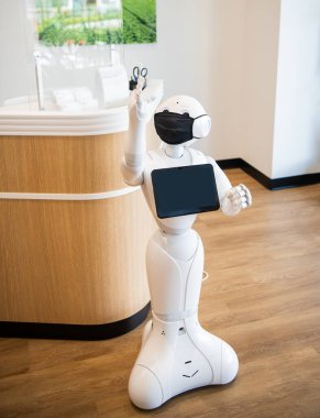 Koruyucu maske takmada yenilikçi robot asistanı teknolojisi. Boşluğu kopyala