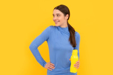 Vücuttaki su dengesi. Günde bir içki. Sıvı yeterliliği. Susuz kalma..