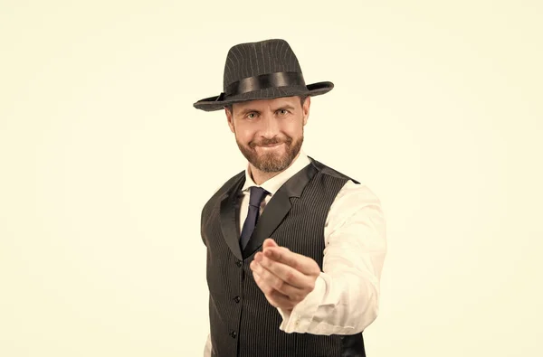 Hombre de negocios vintage sonriente en estilo casual de negocios y sombrero mostrando gesto de dinero, caballero. —  Fotos de Stock