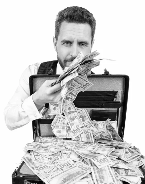 Bogaty milioner walizka pełna dolarów gotówki izolowane na białym tle, łapówka — Zdjęcie stockowe