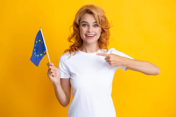 Σύνδεση Ευτυχές Κορίτσι Σημαία Της Ευρωπαϊκής Ένωσης Μετανάστευση Και Ταξίδια — Φωτογραφία Αρχείου