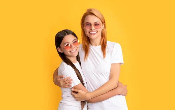 Retrato Família Feliz Mãe Solteira Filha Óculos Família — Fotografia de Stock