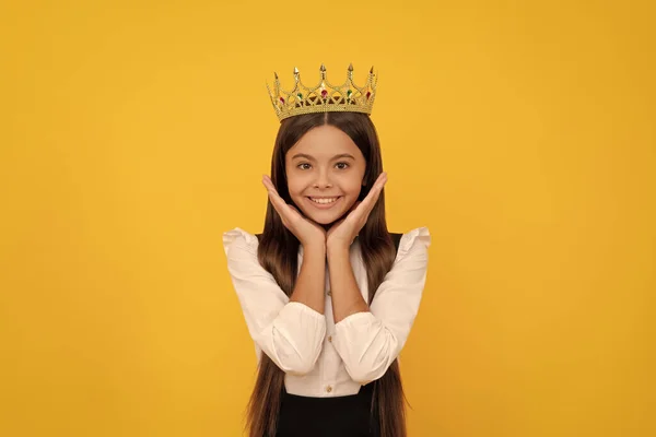 Exprimant Suffisant Princesse Arrogante Tiare Fière Adolescente Souriante Enfant Égoïste — Photo