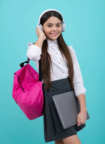 Πίσω Στο Σχολείο Έφηβη Μαθήτρια Σχολική Στολή Τσάντα Ακουστικά Και — Φωτογραφία Αρχείου