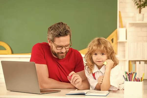 Blog Família Infância Paternidade Pequeno Menino Estudar Com Professor Particular — Fotografia de Stock