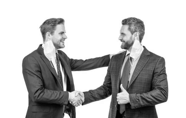 握手をする2人の男 会議中のビジネスマンだ 医療の概念 取引後のパートナーだ 協力とパートナーシップです 同僚の握手だ 交渉は成功した ようこそ — ストック写真