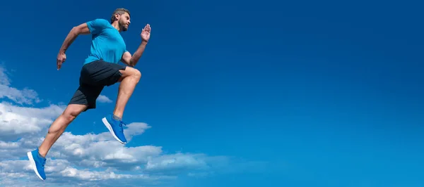 Мужчина Бегает Прыгает Баннер Копировальным Пространством Мускулистый Человек Бегает Спортивной — стоковое фото