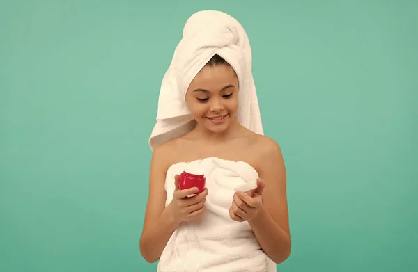 Presentatie Cosmetische Product Voor Tiener Het Kind Gebruikt Gezichtscrème Gelukkig — Stockfoto
