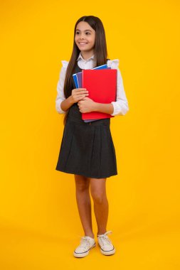 Öğrenci kız bilgi ve eğitim öğreniyor.