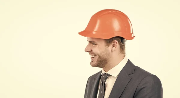 这都是关于工程学的戴着硬礼帽的工程师很快乐建立专家的侧脸 建筑商的肖像 土木工程 复制空间 — 图库照片