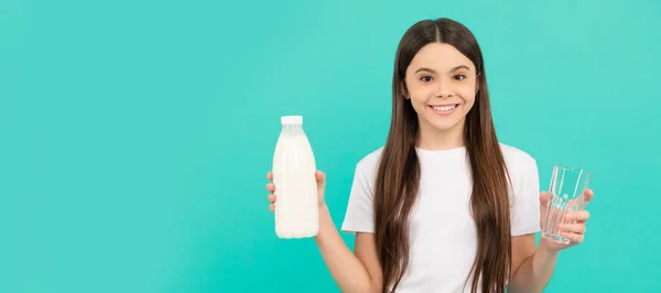 Gelukkig Kind Gaat Drinken Glas Melk Yoghurt Gezondheid Horizontale Poster — Stockfoto