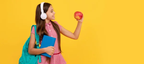 Uśmiechnięta Nastolatka Nosi Plecak Powrotem Szkoły Dzień Wiedzy Koncepcja Edukacji — Zdjęcie stockowe