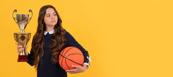 Celebrar Victoria Ganar Juego Premio Logro Deportivo Chica Adolescente Con —  Fotos de Stock