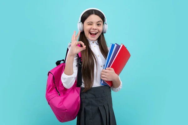 Opgewonden Gezicht School Meisje Tiener Student Koptelefoon Houdt Boeken Bij — Stockfoto