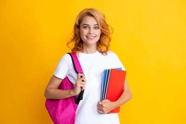 Mujer Estudiante Linda Con Mochila Tiene Algunos Documentos Libros Sobre — Foto de Stock