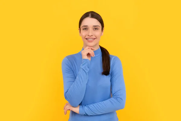 Vrolijk Vrouw Portret Gele Achtergrond Emoties — Stockfoto