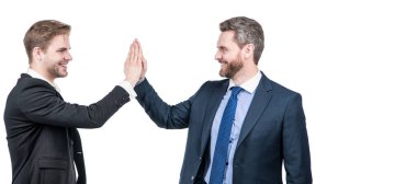 İnsan yüzü portresi, fotokopi alanı olan pankart. İki erkek işadamı başarılı bir anlaşmadan sonra beş veriyor, anlaştık.