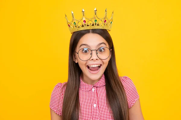 Amazed Teen Girl Little Queen Wearing Golden Crown Teenage Girl — 스톡 사진