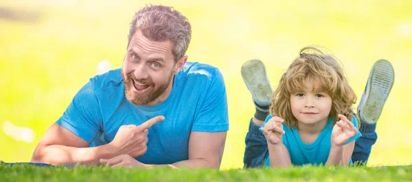 Banner Padre Hijo Parque Verano Aire Libre Papá Con Niño —  Fotos de Stock