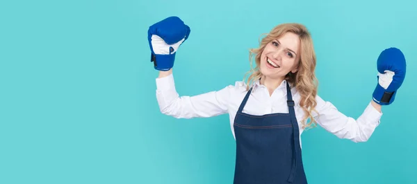 Successful Happy Woman Cook Apron Boxing Gloves Housewife Woman Isolated — Foto Stock