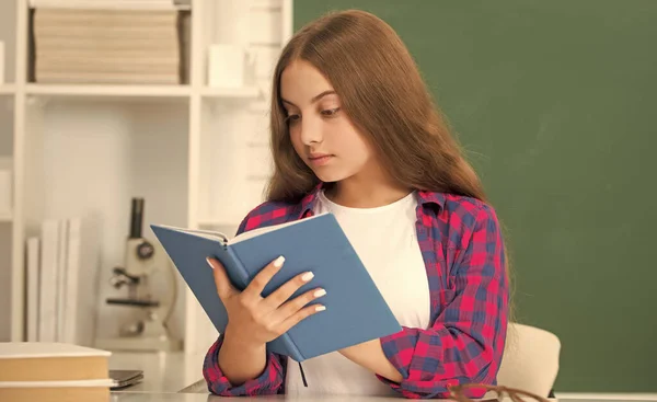 Modern Education High School Schoolgirl Copybook Busy Child Read Notebook — Stock Photo, Image