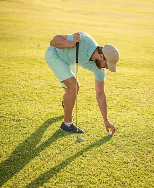 Aktywność Letnia Profesjonalny Sport Świeżym Powietrzu Męski Golfista Profesjonalnym Polu — Zdjęcie stockowe