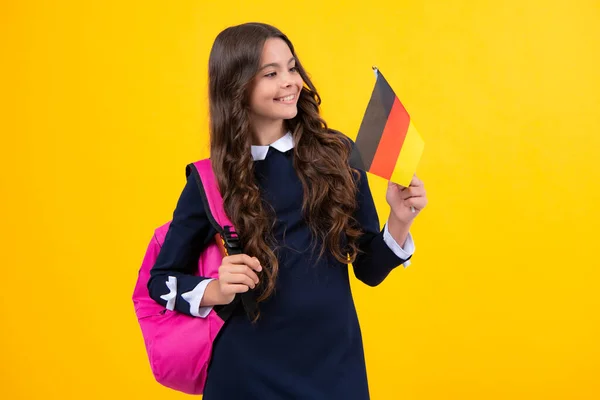 Hátizsákos Iskolás Lány Portréja Német Zászlót Hordoz Oktatás Tanulás Németországban — Stock Fotó