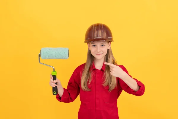 Happy Teen Child Builder Hard Hat Paint Roller Yellow Wall — Zdjęcie stockowe