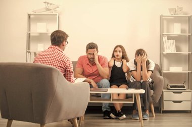 Telefon bağımlısı baba, anne ve çocuk aile psikologu, danışman..