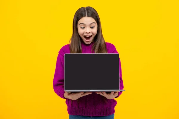 Excited Face Amazed Teenager School Student Using Laptop Learning Online — Zdjęcie stockowe