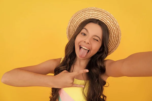 Winking Kid Summer Straw Hat Making Selfie Yellow Background Summer — Fotografia de Stock