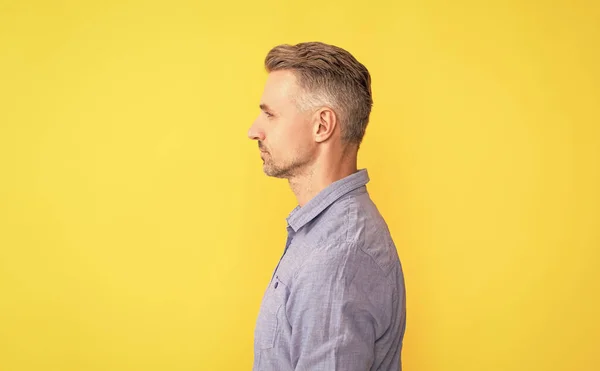 Perfil Homem Hoary Com Penteado Grelhado Homem Maduro Com Barba — Fotografia de Stock