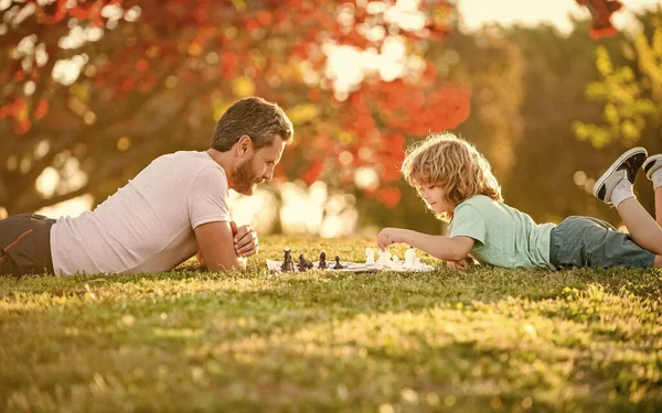 Spolu Trávit Čas Strategický Taktický Doučování Táta Děcko Hrají Logickou — Stock fotografie