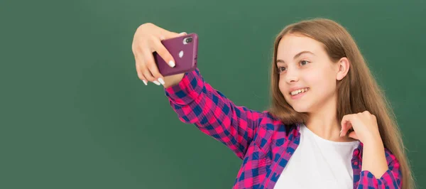 Vlogger Cellphone Classroom Making Video Blog Smartphone Teen Girl Blogging — Stockfoto