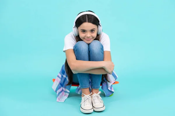 Teen Girl Headphones Listen Music Wireless Headset Device Accessory Child —  Fotos de Stock