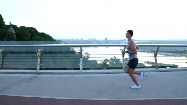 Muskulös Man Idrottsman Med Passform Body Run Sportig Slitage Sport — Stockvideo