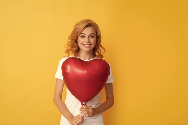 Happy Redhead Girl Love Heart Balloon Charity Donation — Φωτογραφία Αρχείου