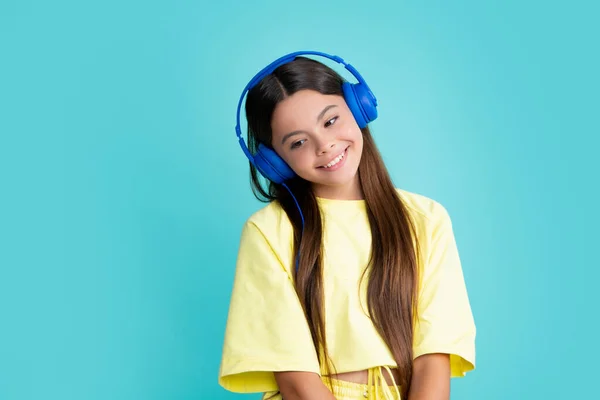 Child Listening Music Headphones Girl Listening Songs Wireless Earphones Headset — Φωτογραφία Αρχείου